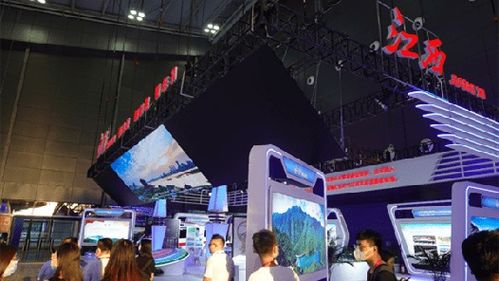 探馆中非经贸博览会 商品琳琅满目，展览精彩纷呈